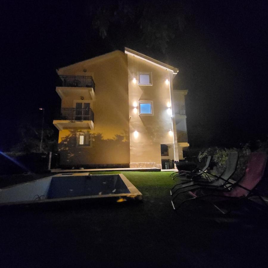 Apartmani Mia Sorajic Petrovac Exterior foto