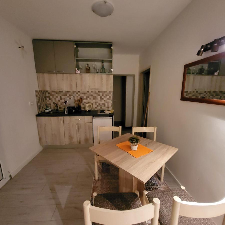 Apartmani Mia Sorajic Petrovac Exterior foto